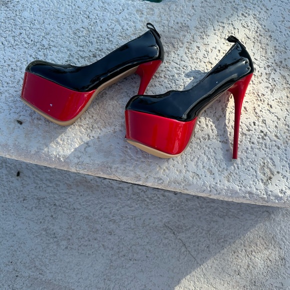 Elegant Black and Red Platform Heels - Picture 4 of 6